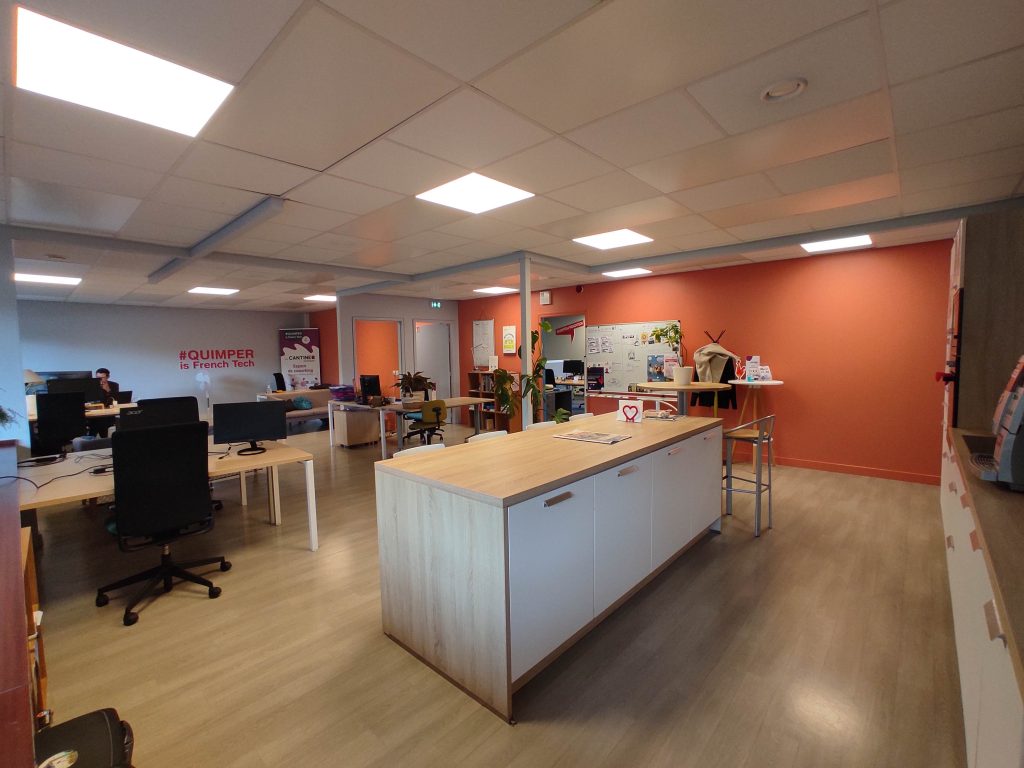 Un espace convivial de coworking pour freelances, indépendants et salariés en télétravail sur Quimper ! La Cantine Quimper vous accueille du lundi au vendredi !
